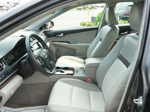 Used 2012 Toyota Camry XLE FWD image 13