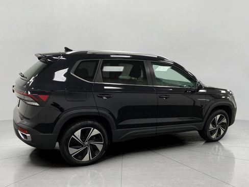 Used 2025 Volkswagen Taos SE AWD/4WD image 3