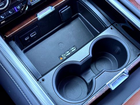 Used 2023 GMC Yukon Denali Ultimate image 31