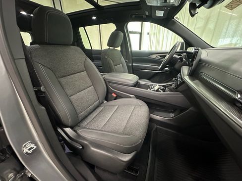 Certified 2025 Chevrolet Traverse LT w/ Sun and Wheel Package image 18