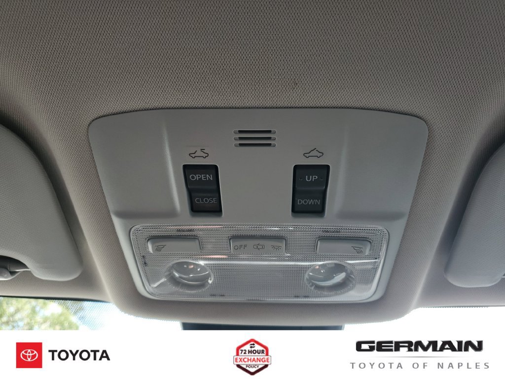 Used 2017 Toyota Corolla SE w/ SE Premium Package FWD image 34