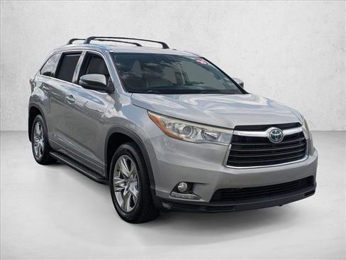 Used 2016 Toyota Highlander Limited w/ Driver Technology Package AWD/4WD image 3