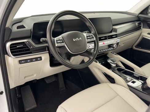 Used 2025 Kia Telluride S FWD image 4