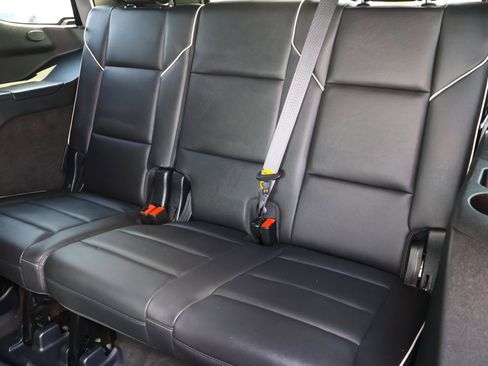 Used 2024 Cadillac Escalade Premium Luxury AWD/4WD image 28