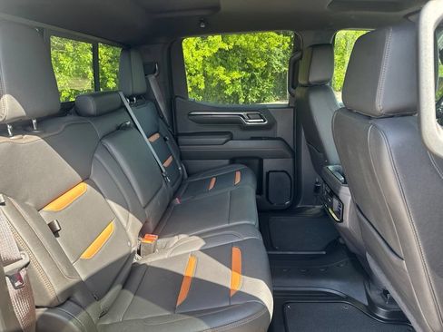 Used 2024 GMC Sierra 1500 AT4 w/ Technology Package AWD/4WD image 18