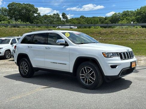 Certified 2022 Jeep Grand Cherokee Limited AWD/4WD image 2