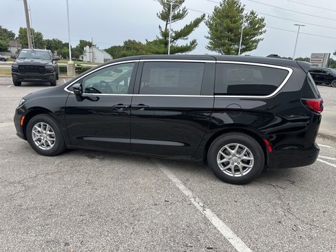 New 2026 Chrysler Pacifica Select image 21