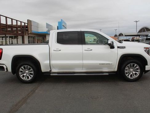 Used 2024 GMC Sierra 1500 Denali w/ Technology Package AWD/4WD image 2