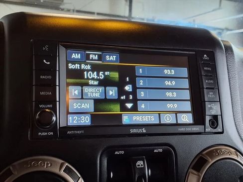 Used 2017 Jeep Wrangler Unlimited Sahara AWD/4WD image 19