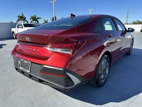 Used 2023 Nissan Rogue SV image 16