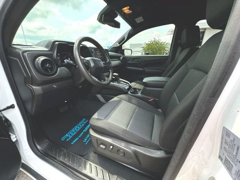Used 2024 Chevrolet Colorado Trail Boss w/ Technology Package AWD/4WD image 10