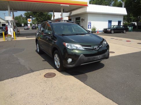Used 2013 Toyota RAV4 XLE AWD/4WD image 6