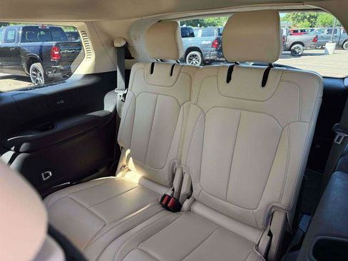 Certified 2021 Jeep Grand Cherokee L Limited AWD/4WD image 15