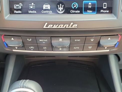 Used 2018 Maserati Levante AWD/4WD image 29