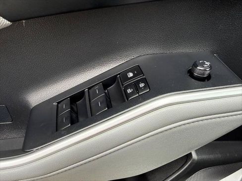 Certified 2023 Toyota Highlander LE FWD image 24