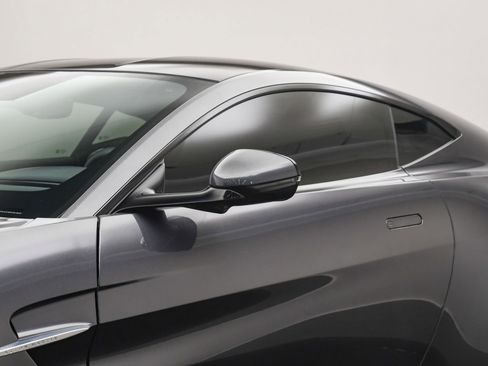 Used 2025 Aston Martin V8 Vantage Coupe image 11