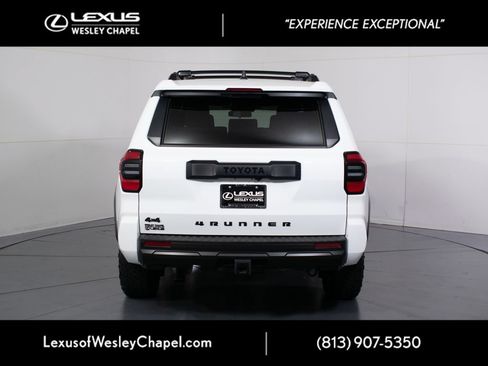 Used 2025 Toyota 4Runner SR5 AWD/4WD image 7