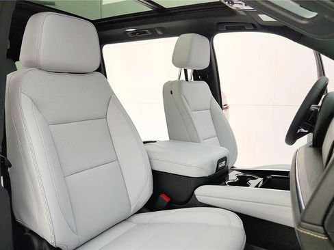 New 2026 Chevrolet Suburban Premier AWD/4WD image 40