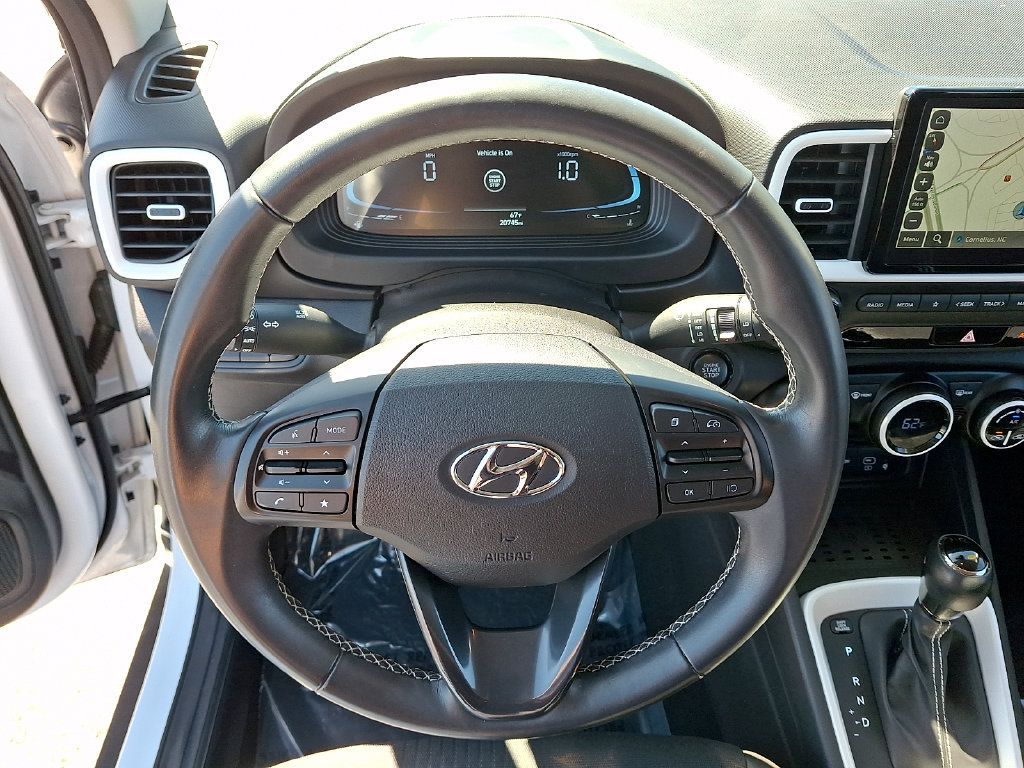 Used 2024 Hyundai Venue Limited FWD image 19