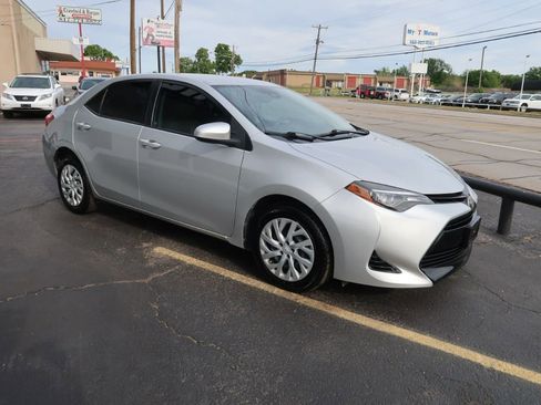 Used 2017 Toyota Corolla LE image 2