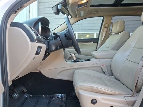 Used 2016 Jeep Grand Cherokee Limited w/ Luxury Group II image 14