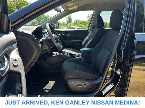Used 2018 Nissan Rogue SV AWD/4WD image 13
