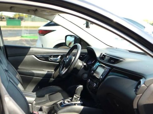 Used 2018 Nissan Rogue Sport SL w/ SL Premium Package image 44