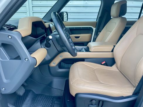 Certified 2025 Land Rover Defender 110 X-Dynamic SE AWD/4WD image 14