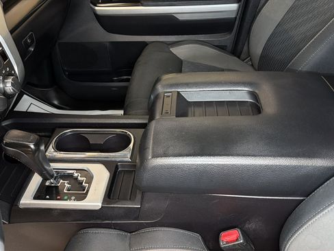 Used 2015 Toyota Tundra SR5 w/ SR5 Upgrade Package AWD/4WD image 26