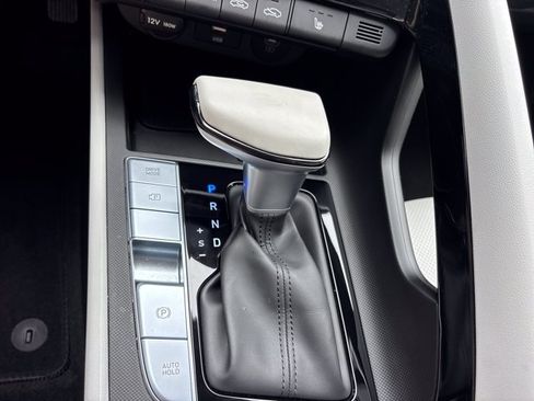 Used 2025 Hyundai Elantra Limited FWD image 35