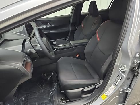 Used 2025 Toyota Prius Plug-In Hybrid image 30