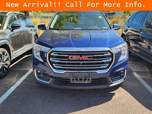 Used 2022 GMC Terrain SLT w/ Infotainment Package II AWD/4WD image 3