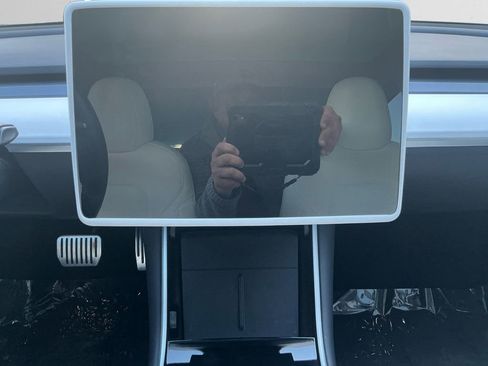 Used 2020 Tesla Model 3 Long Range image 11