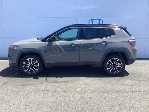 Used 2023 Jeep Compass Limited AWD/4WD image 2