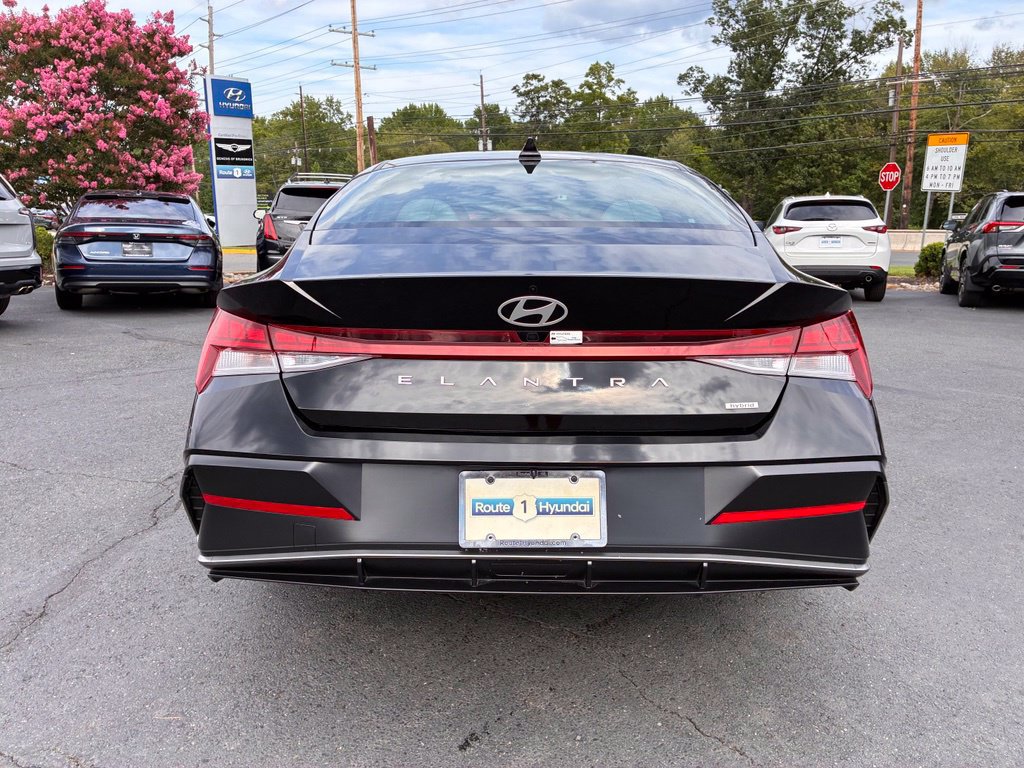 Used 2025 Hyundai Elantra Limited w/ Cargo Package FWD image 6