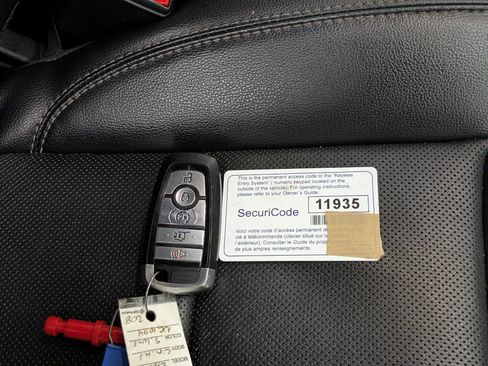 Used 2022 Ford Explorer Limited image 18