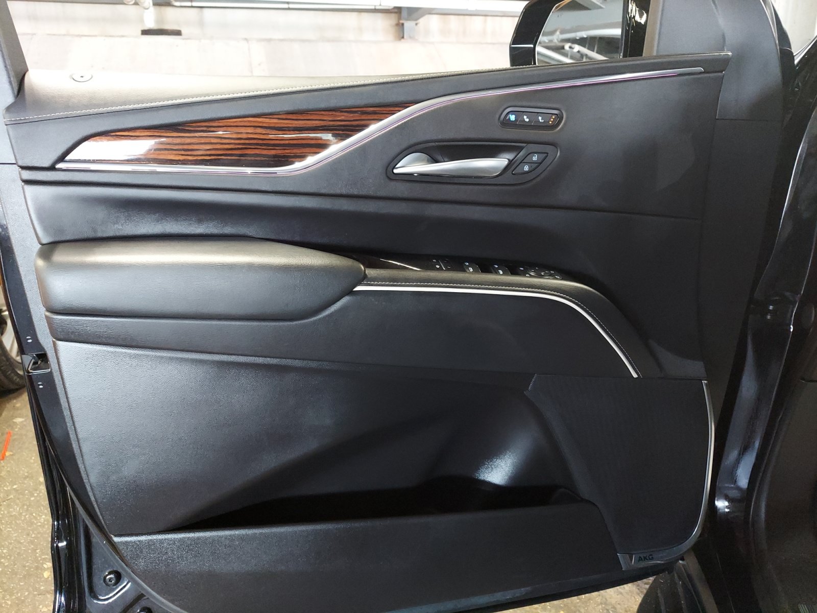 Used 2023 Cadillac Escalade Premium Luxury RWD image 30