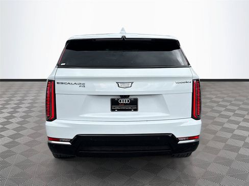 Used 2025 Cadillac Escalade IQ Luxury 2 AWD/4WD image 6