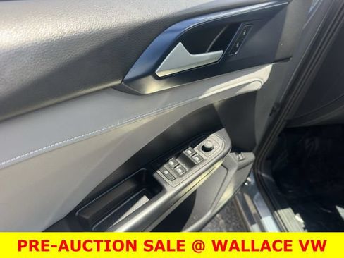 Certified 2024 Volkswagen Taos SE w/ Panoramic Sunroof Package AWD/4WD image 12