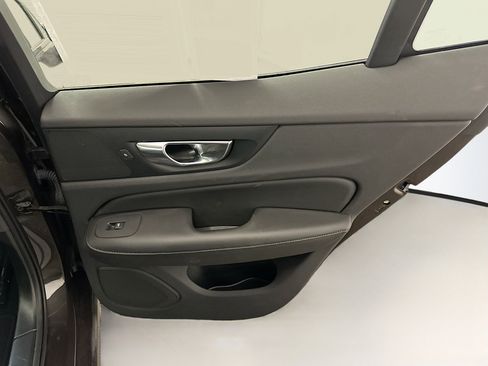 Used 2025 Volvo S60 B5 Core image 32