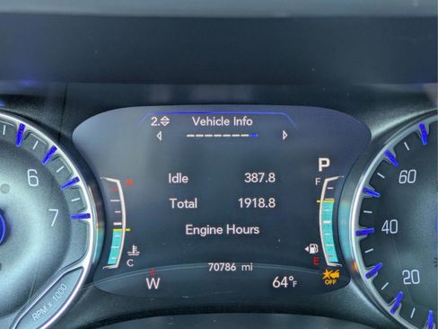 Used 2022 Chrysler Pacifica Touring-L FWD image 28