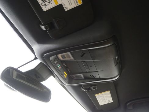 Used 2020 Chevrolet Equinox Premier image 22