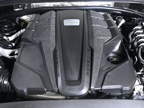Certified 2023 Porsche Macan S image 25
