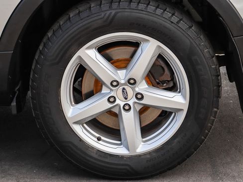 Used 2016 Ford Explorer XLT w/ Equipment Group 202A AWD/4WD image 12