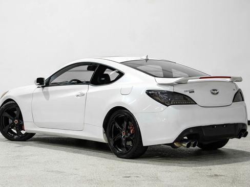 Used 2013 Hyundai Genesis 3.8 image 8