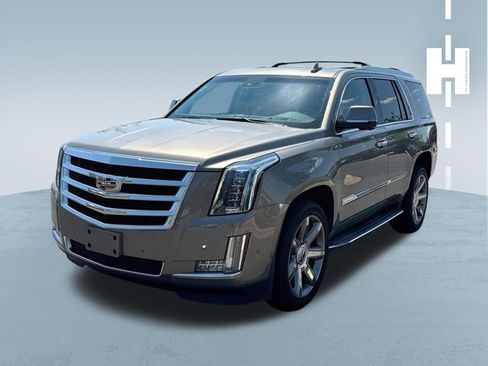 Used 2017 Cadillac Escalade Luxury AWD/4WD image 3