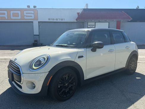 Used 2021 MINI Cooper 4-Door Hardtop w/ 6.5" Touchscreen Package FWD image 3