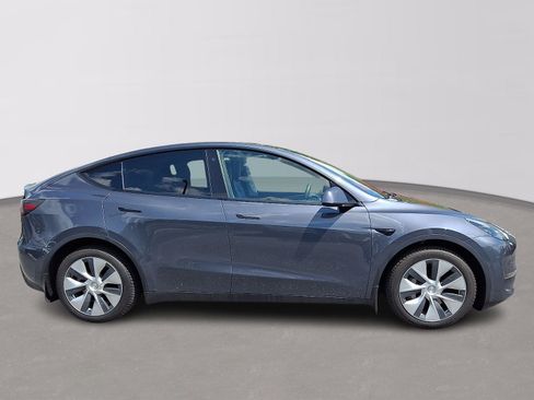 Used 2022 Tesla Model Y Long Range AWD/4WD image 7