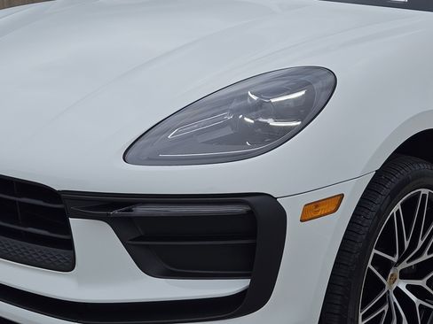 Certified 2026 Porsche Macan AWD/4WD image 12