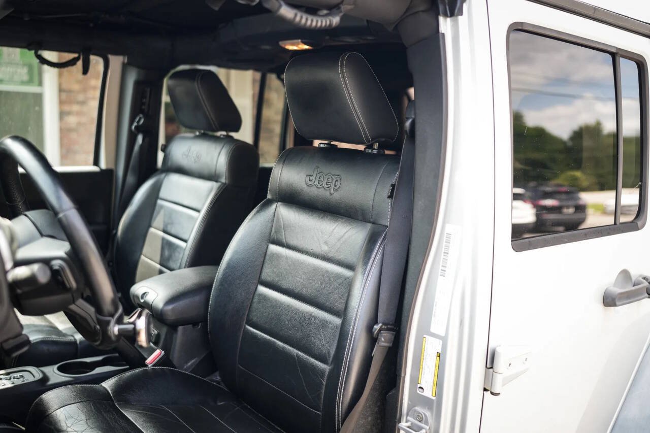 Used 2012 Jeep Wrangler Unlimited Rubicon w/ Dual Top Group AWD/4WD image 63